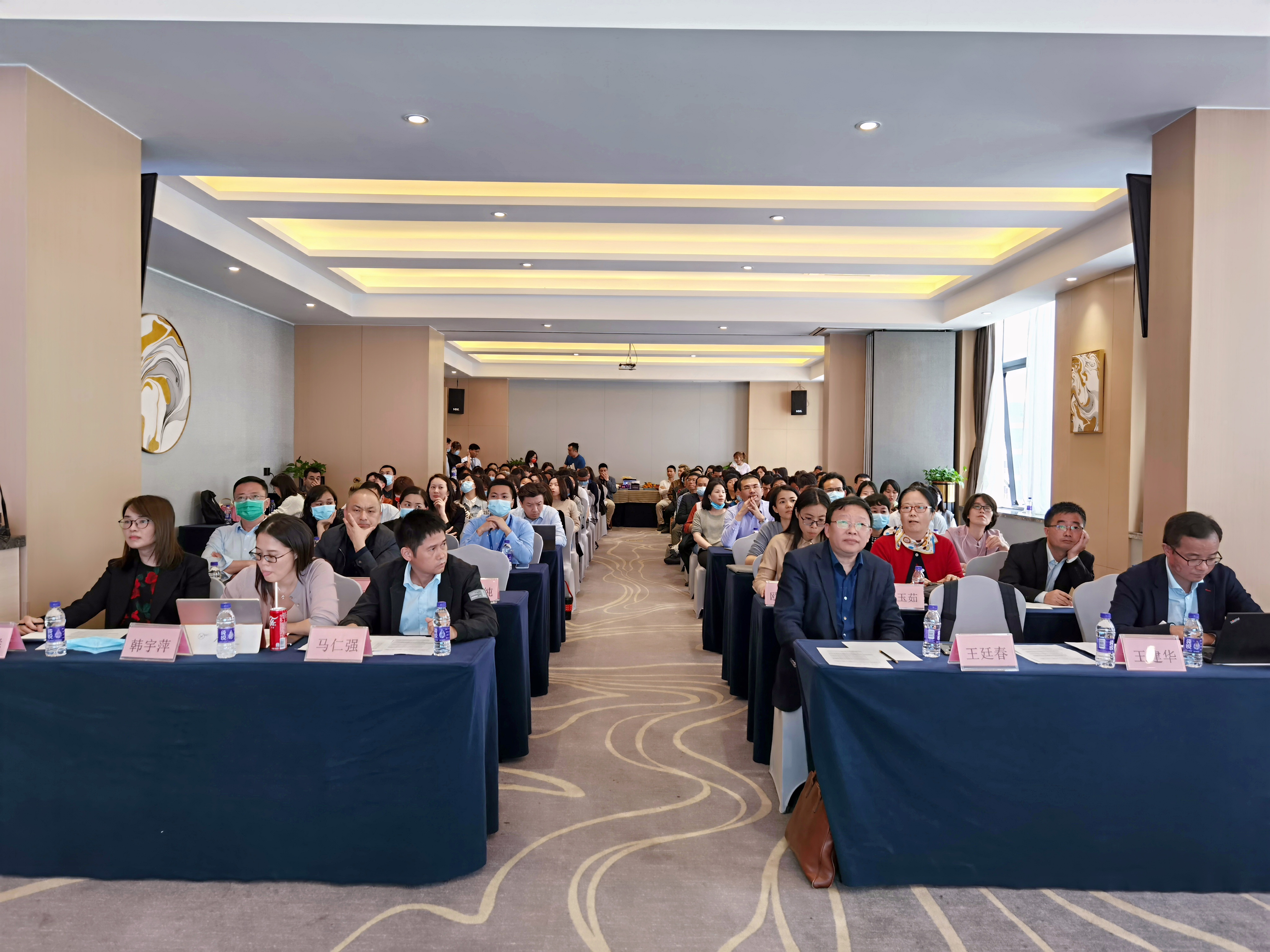 “揚(yáng)鞭奮蹄，密布精耕”——2021博濟(jì)醫(yī)藥年會(huì)昨日在穗隆重召開(kāi)
